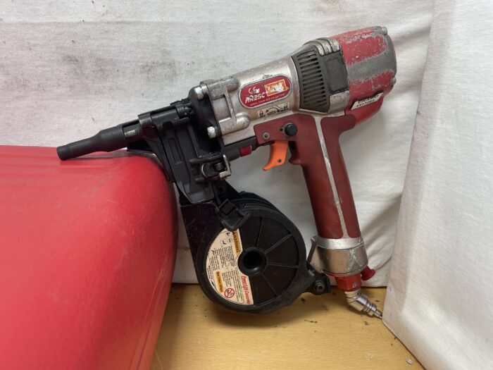 MAX HN25C High Power Druckluft Betonnagler – Bild 1